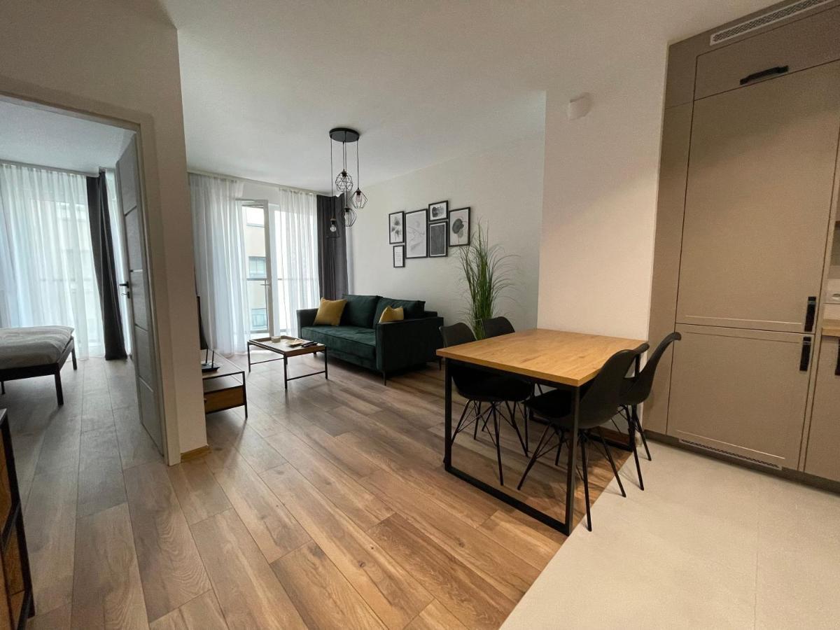 Newport Industrial Apartment Варшава Экстерьер фото